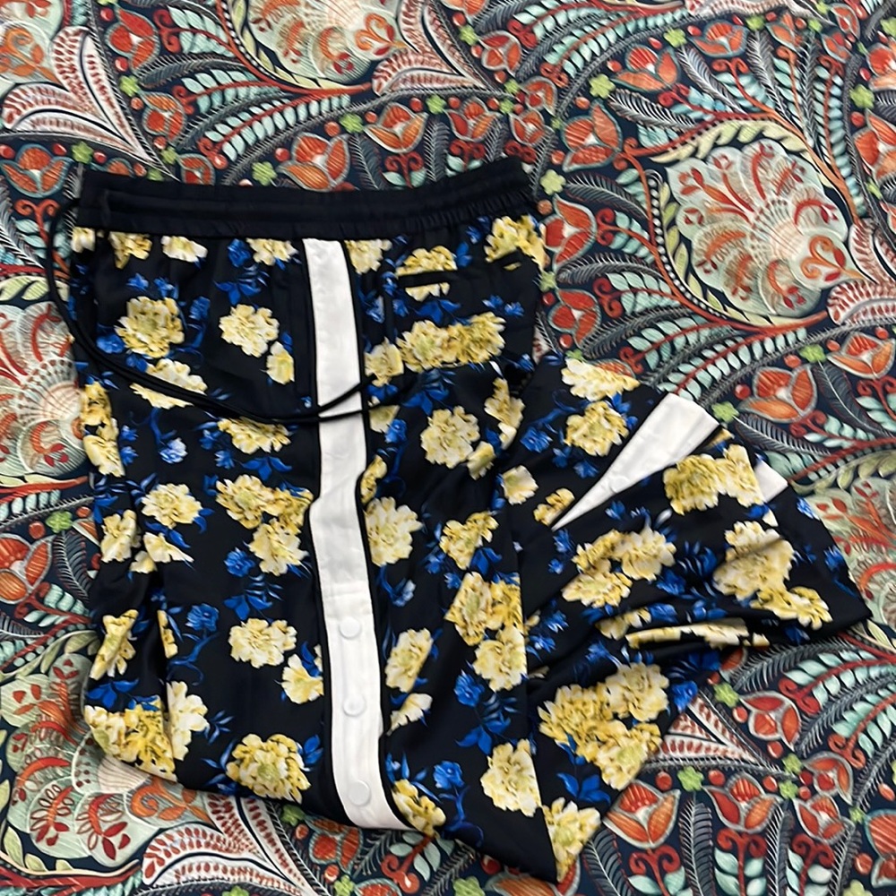 Kendal + Kylie - Buckle - snap up pants - woman’s - new with tags.